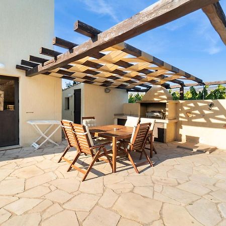 Villa Camelot By Ezoria Villas Coral Bay Eksteriør billede