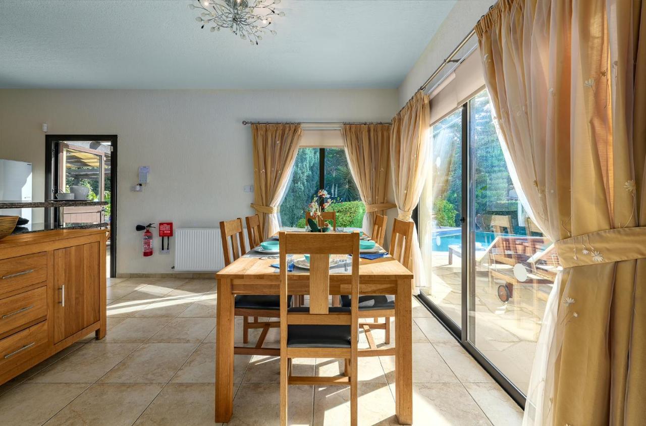 Villa Camelot By Ezoria Villas Coral Bay Eksteriør billede